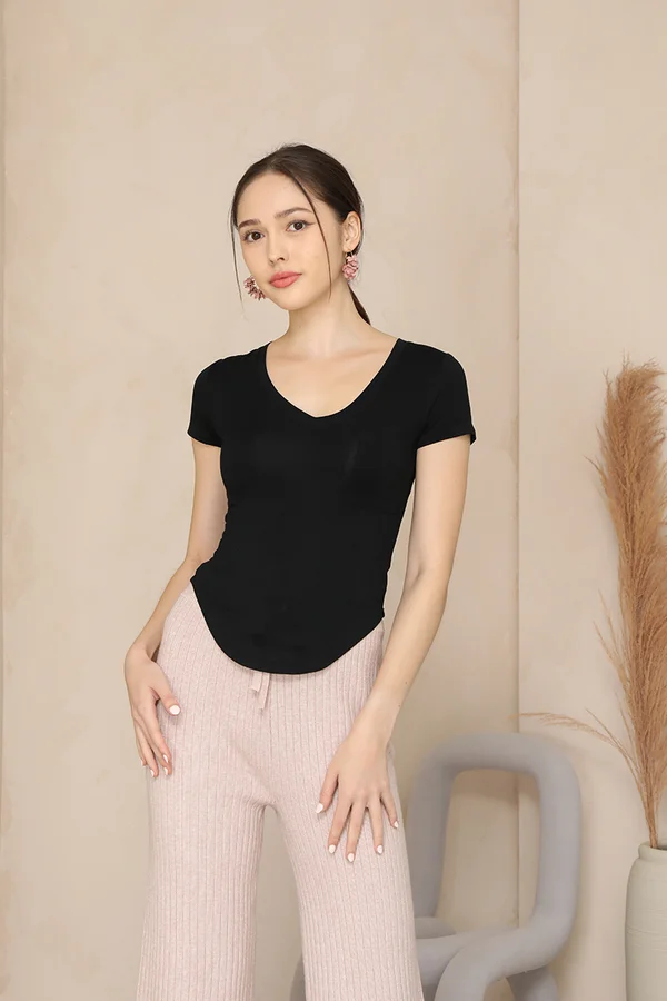 Essential As Ever Curve Hem Tee Black