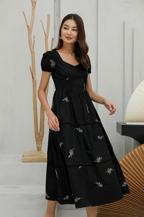 Broderie Heroine Motifs Lattice Tiers Midi Dress Black