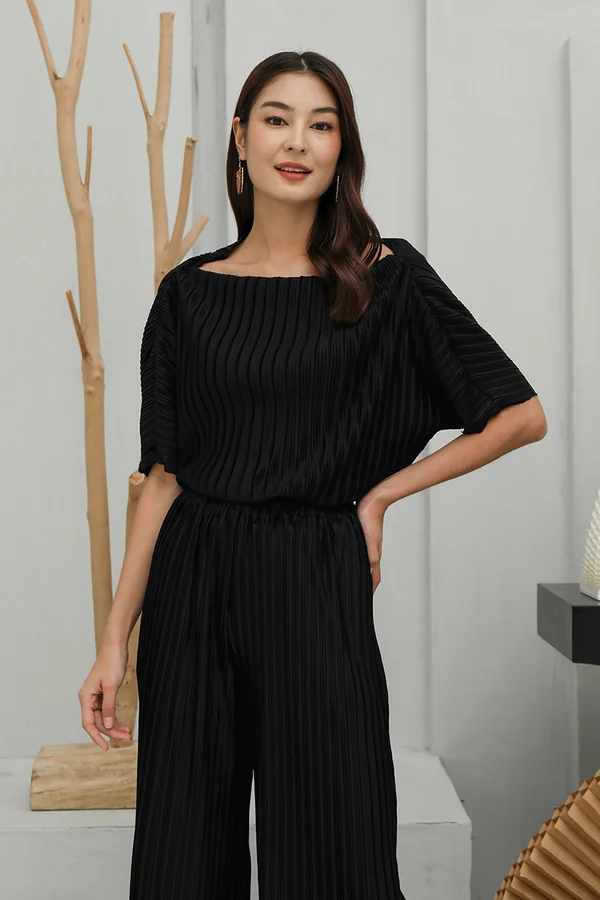 Scintillating Depth Pleats Boatneck Wide Top Black
