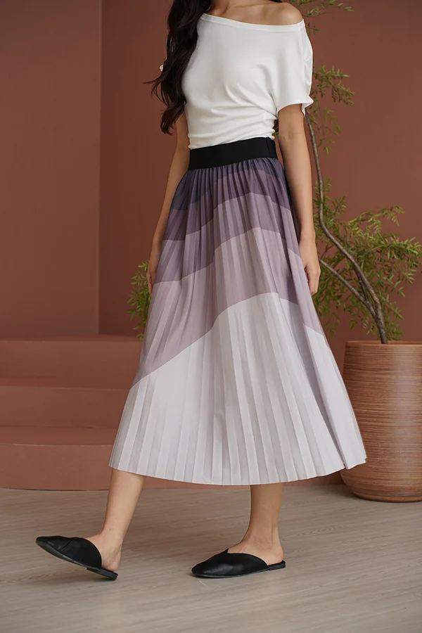 Misty Mountains Mural Ombre Pleated Midi Skirt Mauve