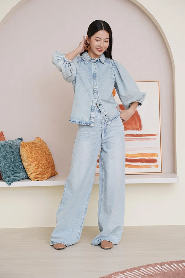 She's A Looker Wide Leg Denim Jeans Lightwash