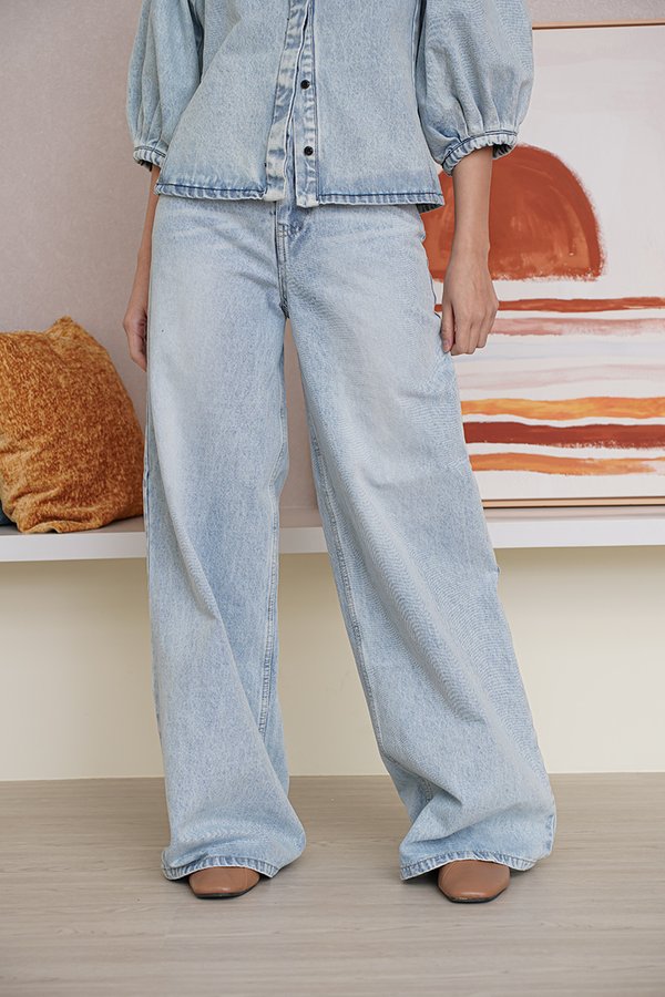She's A Looker Wide Leg Denim Jeans Lightwash
