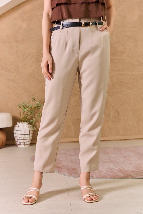 Discerning Fit Tapered Pants Beige