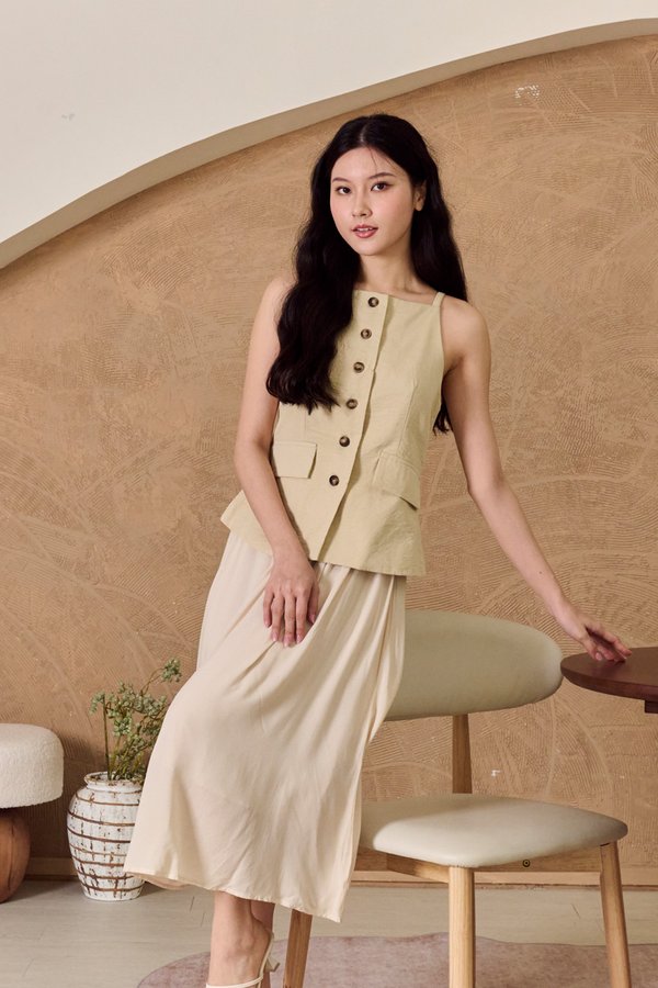 Sagaciously Svelte Hybrid Pleat Maxi Dress