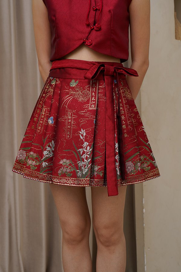 Orient Orchid Pavilion Gilded Pleated Horse Face Skirt Burgundy Red