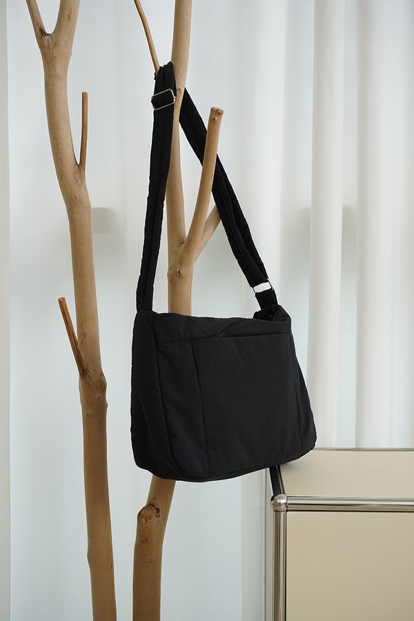Puffer Plaudits Padded Crossbody Bag Black