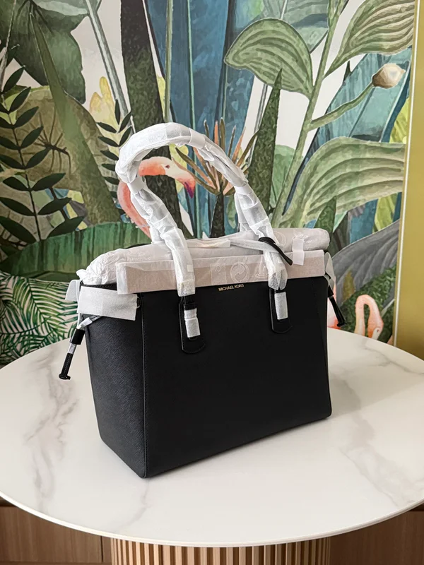 Michael Kors Voyager Large Saffiano Leather Tote Black