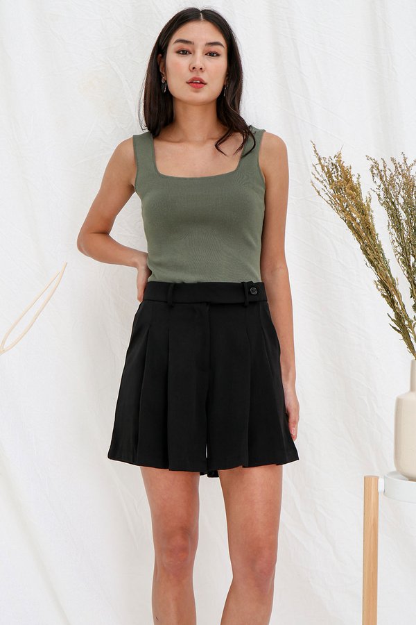 Seamlessly Angled Knit Top Olive Green