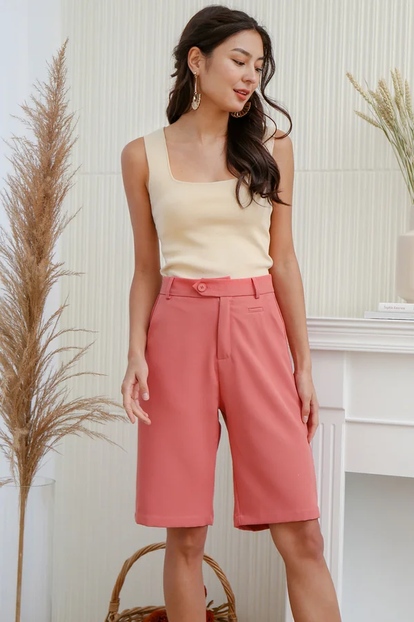 Seamlessly Angled Knit Top Cream