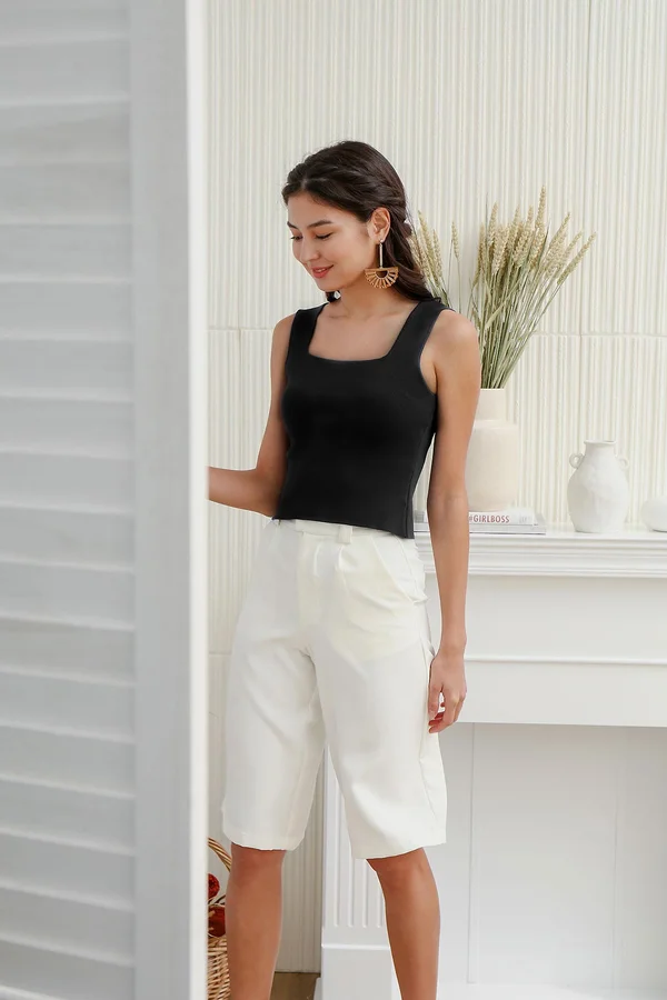 Seamlessly Angled Knit Top Black