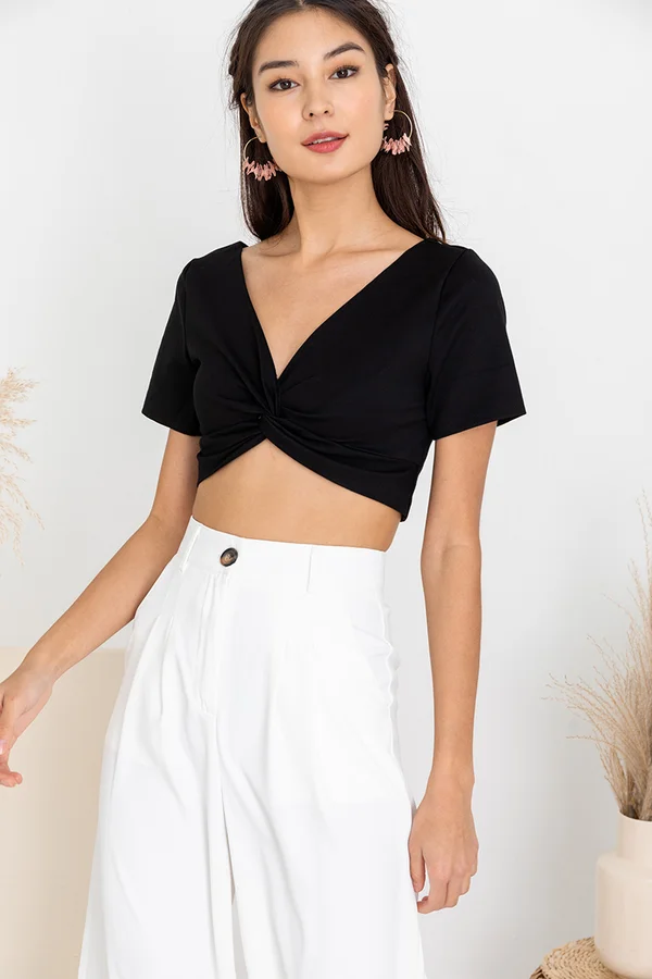 Sporty Finesse Twist Knot Crop Top Black