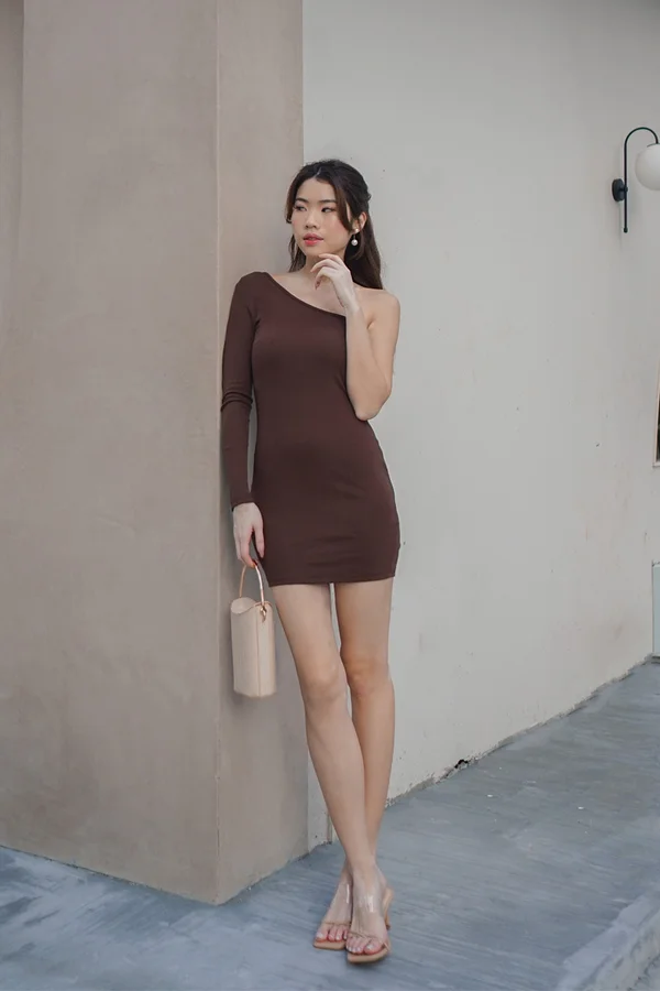 Curve Skimming Confection Bodycon Toga Dress Brown