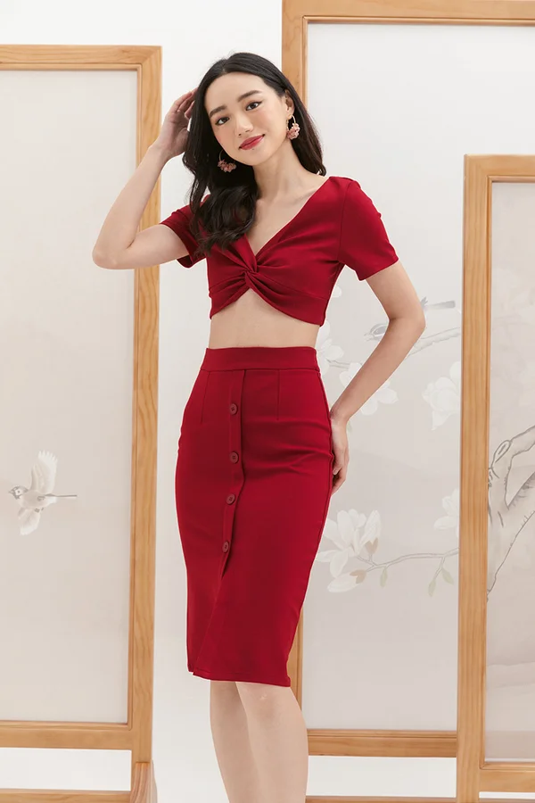 Sporty Finesse Twist Knot Crop Top Red