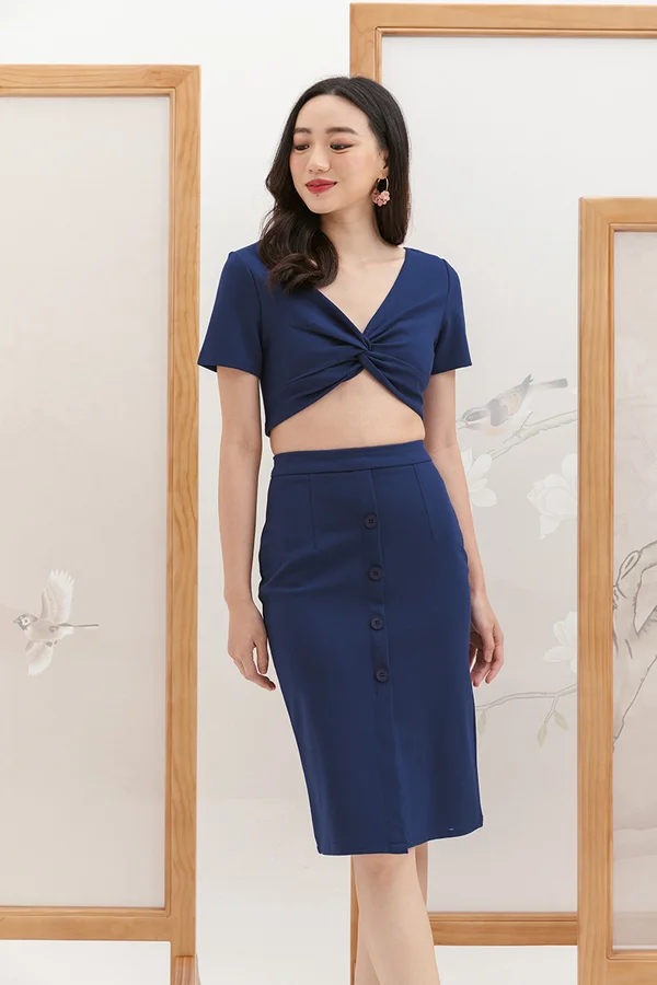 Sporty Finesse Twist Knot Crop Top Navy Blue