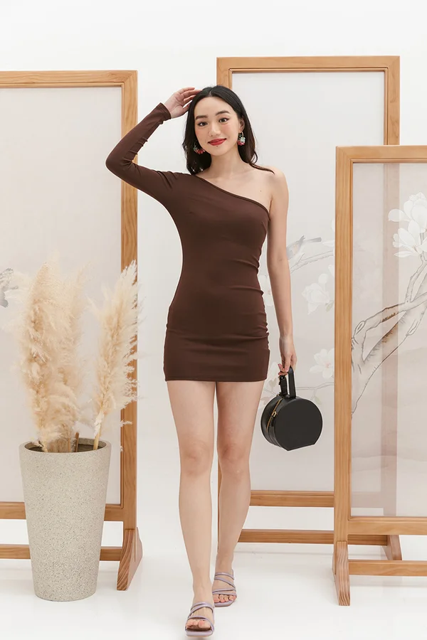 Curve Skimming Confection Bodycon Toga Dress Brown