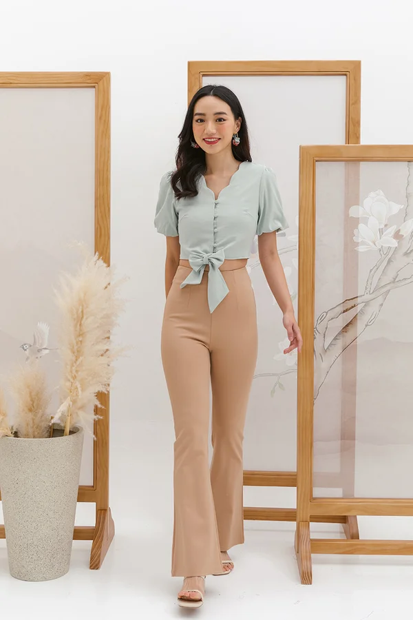 Sveltely Kickoff Fitted Flare Pants Khaki