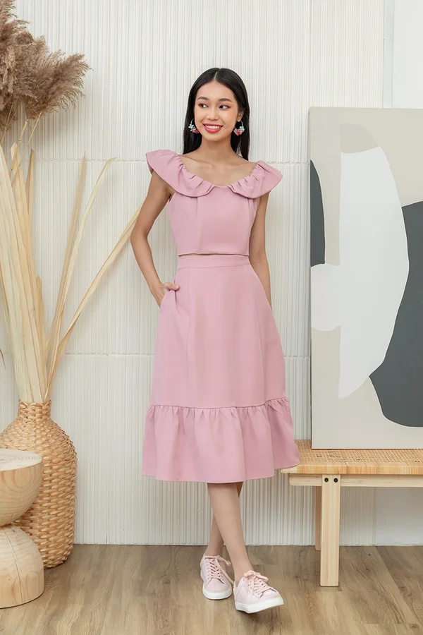 Masterclass of Crisp Ruffle Collar Crop Top Pink