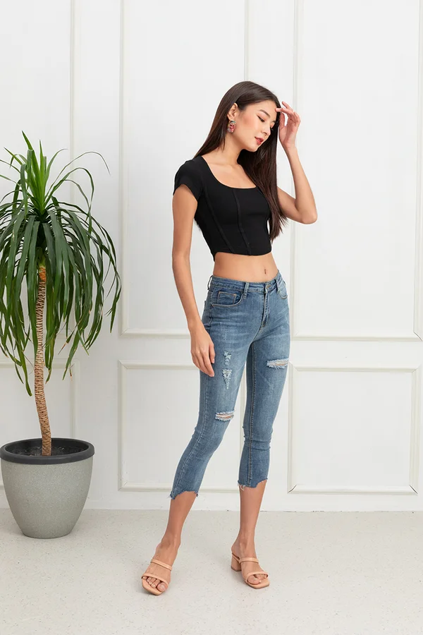 Arresting Curvatures Curved Hem Tee Black