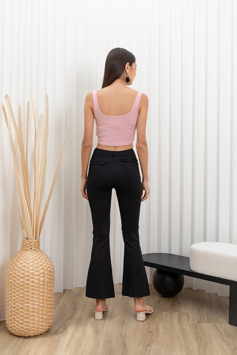 These flare pants make you want to grooove 🎶